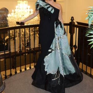 Elegant Black and Green One-Shoulder Gown